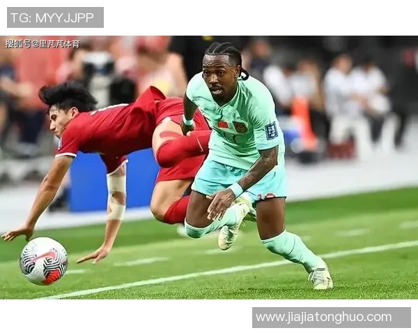 梅威瑟与嘴炮赛前对决分析双方战术及心理准备的深度探讨 梅威瑟与嘴炮赛前对决分析双方战术及心理准备的深度探讨